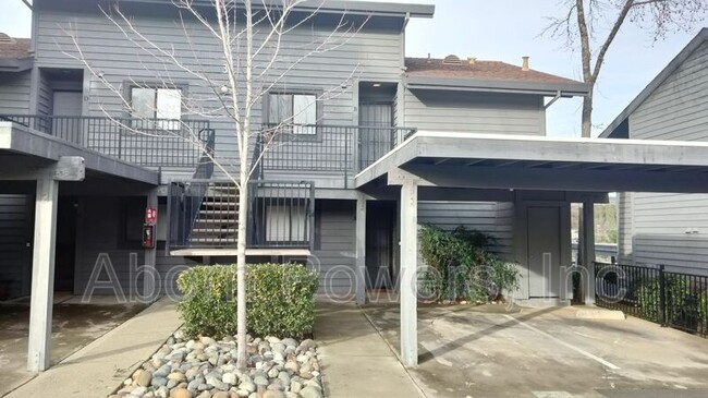 Building Photo - 3180 Country Club Dr