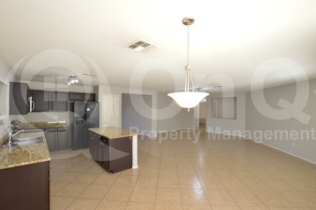 Foto del edificio - 3735 E Sheffield Rd