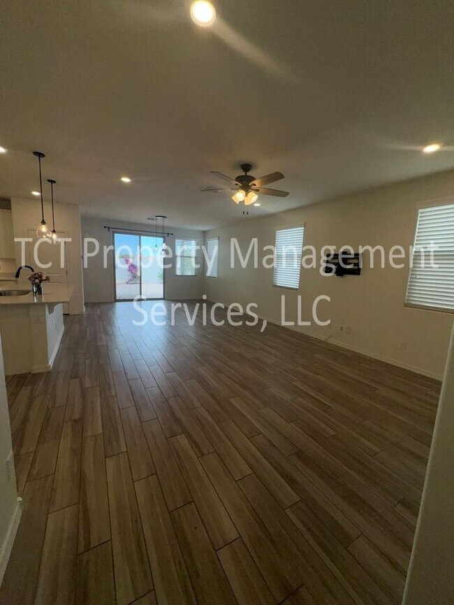 Building Photo - Move In Ready Home in The Parks
