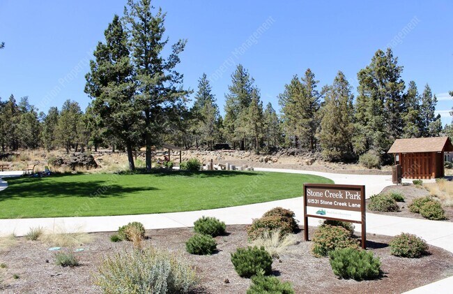 Foto del edificio - 4BR - 2.5 BA SE Bend home in great neighborhood with park and pool!