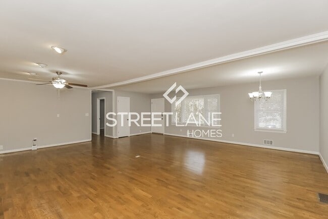 Building Photo - REDUCED!