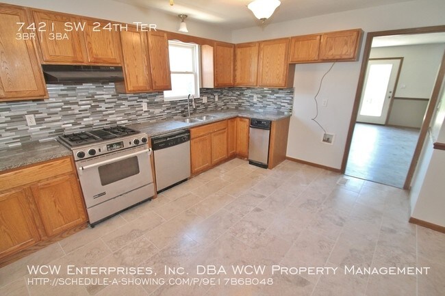 Building Photo - 7421 SW 24th Terrace
