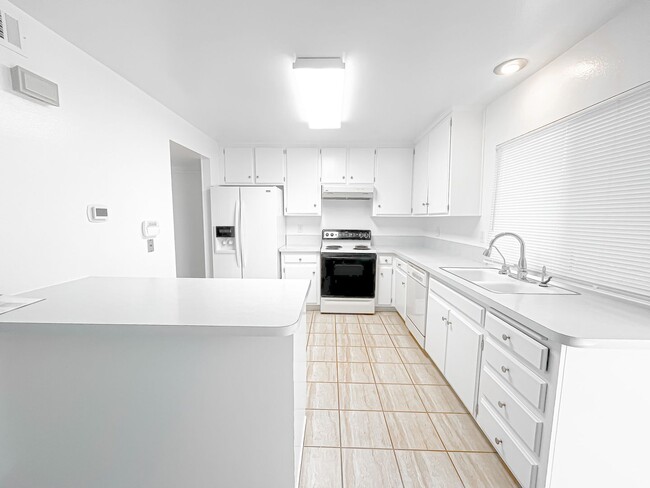 Building Photo - $500 of first month rent move in promo! Ch...