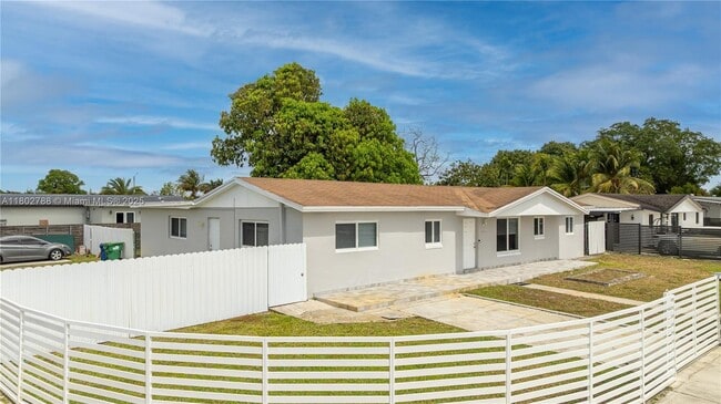 Foto del edificio - 5045 NW 186th St