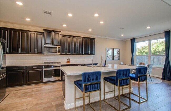 Foto del edificio - 4439 Rolling Field Ln