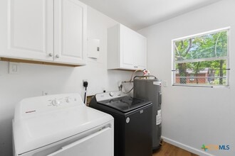 Building Photo - 761 Whippoorwill Dr