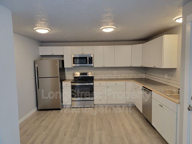 Building Photo - 627 3rd St