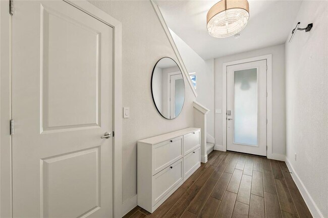 Foto del edificio - 8609 Cottage Rose Dr