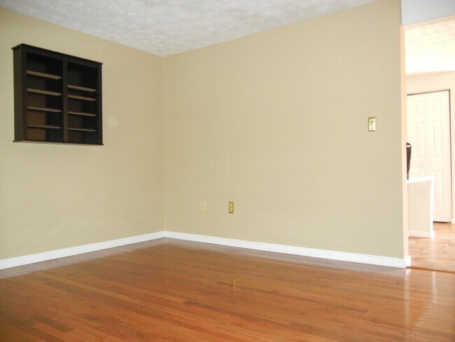 Building Photo - 723 Dayspring Dr