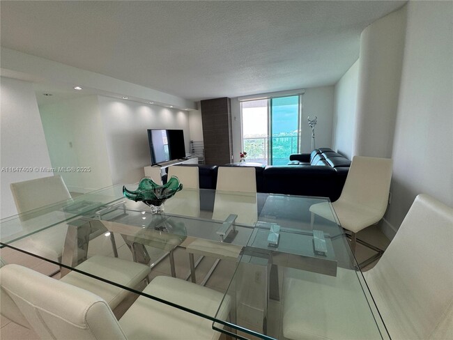 Building Photo - 2101 Brickell Ave