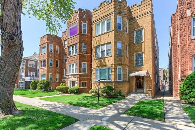 Building Photo - 7710 S Ridgeland Ave