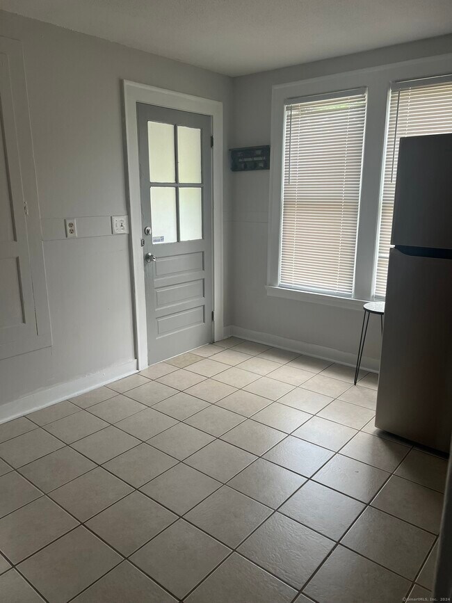 92 Tomlinson Ave, Plainville, CT 06062 Room for Rent in Plainville