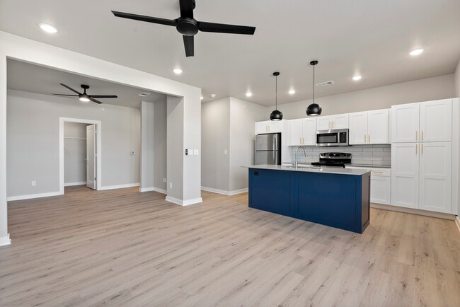 Building Photo - Centerstone Market + Lofts