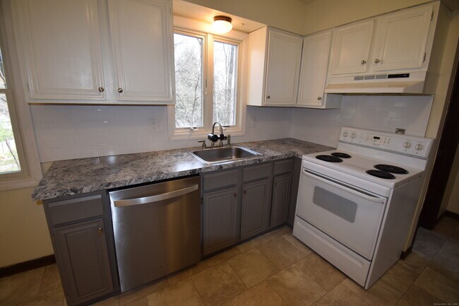 Building Photo - 34 Granite Dr