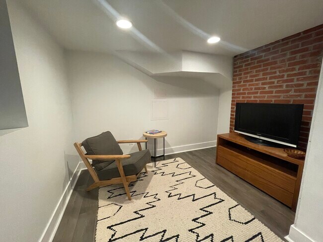 Building Photo - 4771 N Depauw St
