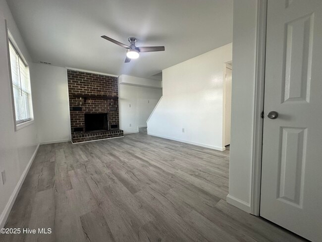 Building Photo - 408 Myrtlewood Cir