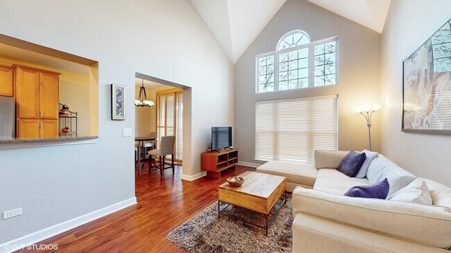 Building Photo - 526 S Commons Ct