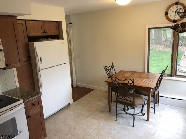 Building Photo - 19 Hillcrest Rd