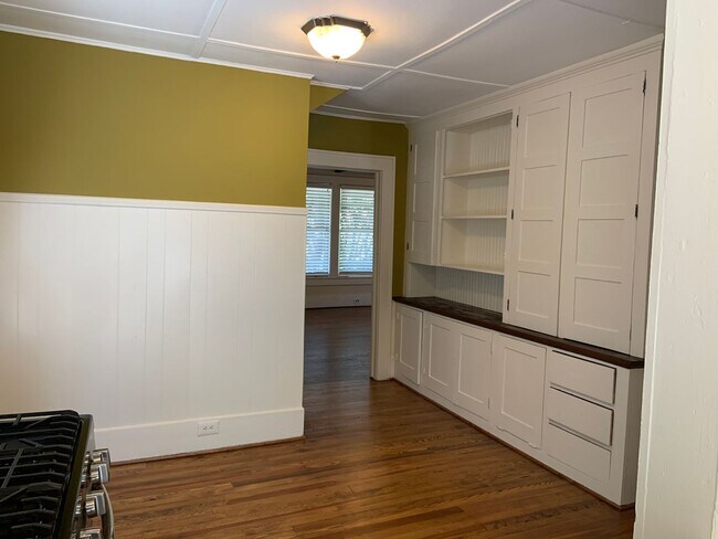 Foto del edificio - Adorable 2 Bedroom apartment located close to Downtown-1st floor unit