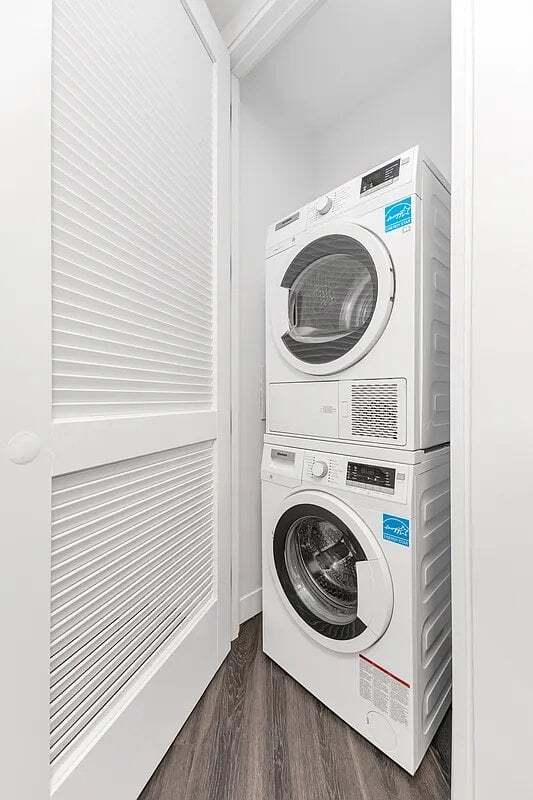 Building Photo - 250 E Houston St