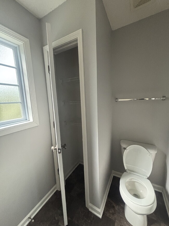 Foto del edificio - 1318 Whetstone Ct