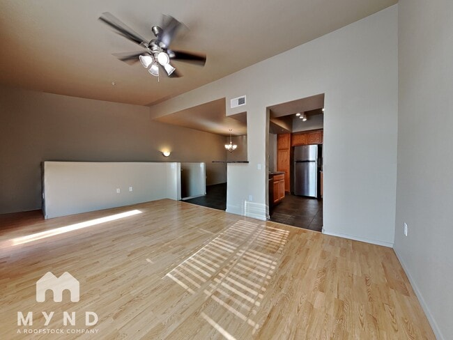 Building Photo - 280 S Evergreen Rd
