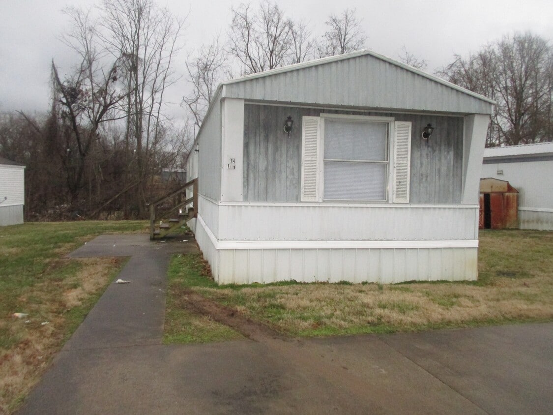 Primary Photo - 146 Zackary St
