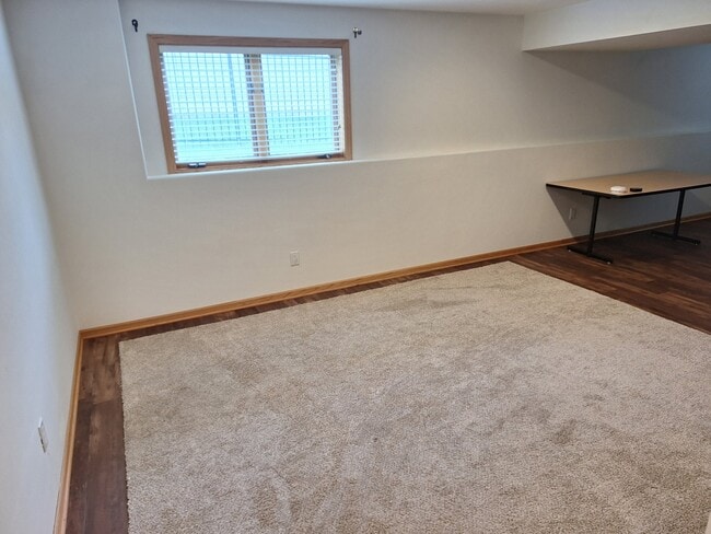 Building Photo - 412 Lone Pine Way