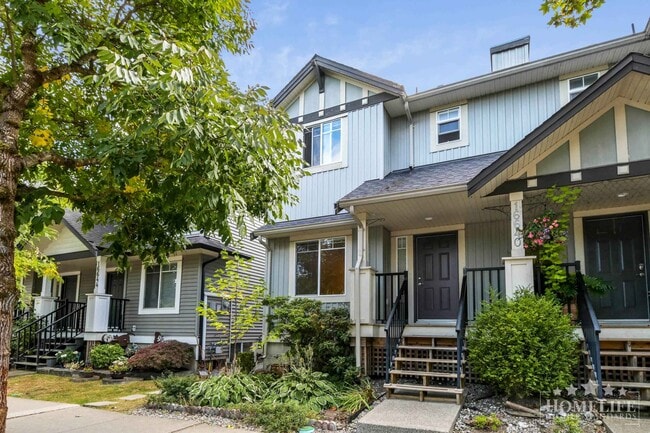 Photo du bâtiment - Immaculate 3-Bedroom, 2.5-Bath Half-Duplex Upper Suite Home for Rent in West Cloverdale