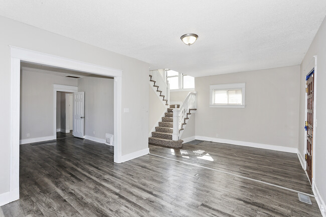 Building Photo - 2501 Spruce Ave