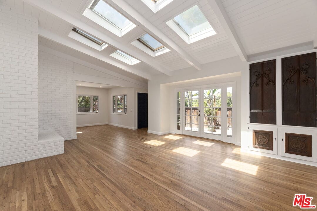 Foto principal - 2222 Sunset Crest Dr