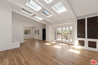 Building Photo - 2222 Sunset Crest Dr