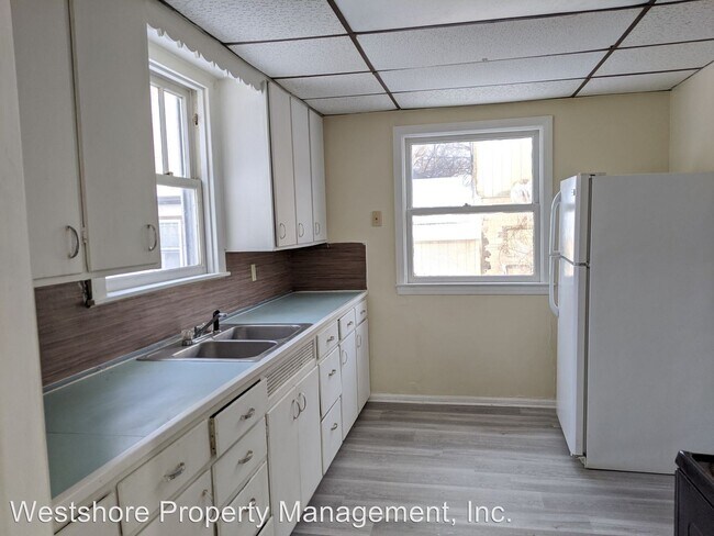 Building Photo - 332 E Larch Ave