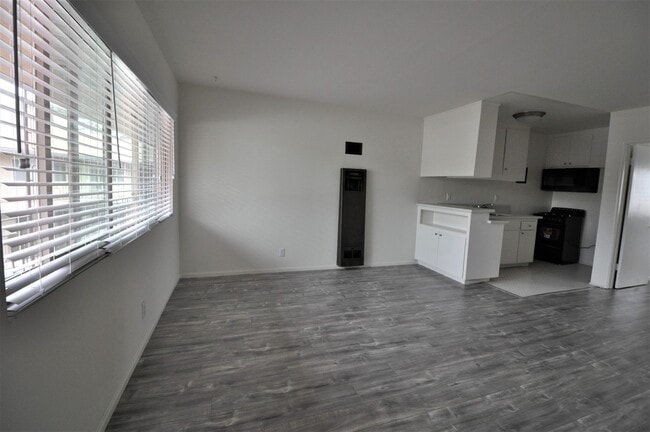 Building Photo - 10645 Valley Spring Ln
