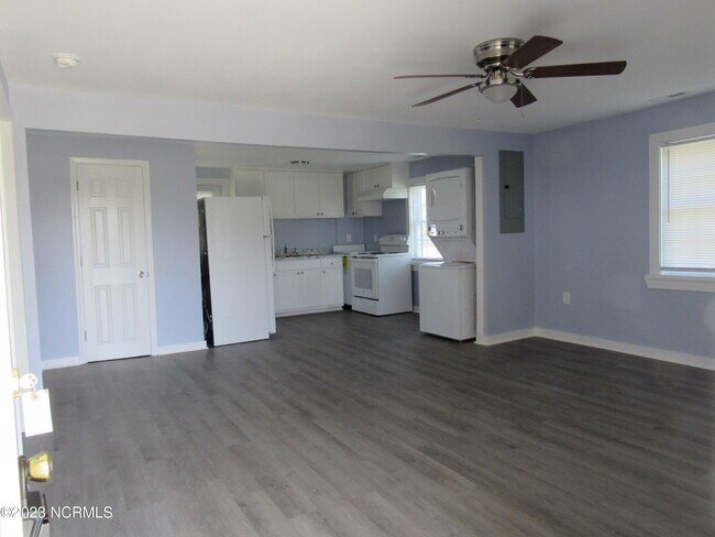 Building Photo - 7471 White Oak River Rd
