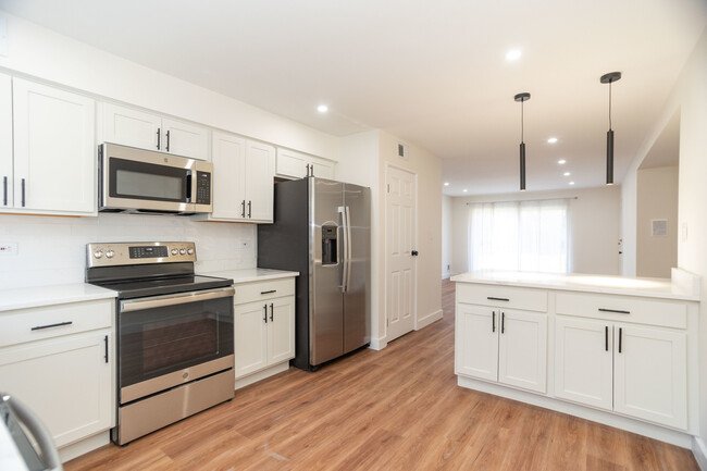Foto del edificio - 9446 Bay Colony Dr