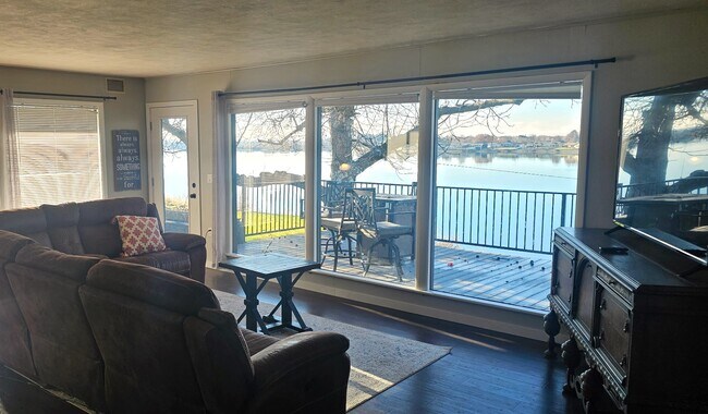 Foto del edificio - 3312 W Lakeshore Dr