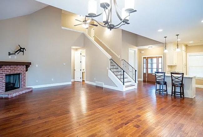 Building Photo - 4 Bed/3.5 Bath