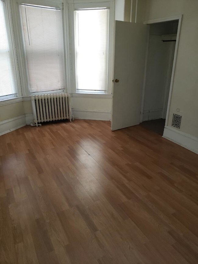 Foto del edificio - 4912 Warrington Ave