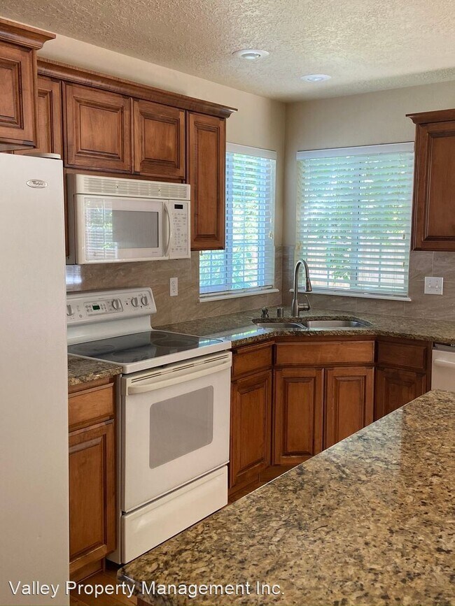 Building Photo - 4 br, 3 bath House - 553 Brookwood Dr.