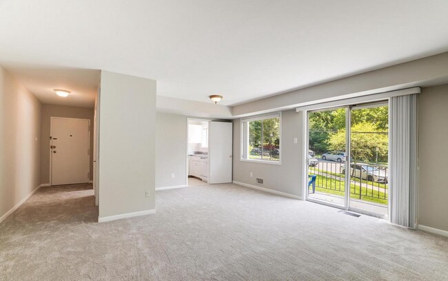 Building Photo - 10630 Kenilworth Ave