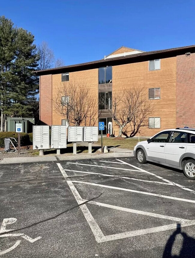 Foto del edificio - 1712 Blackstone Dr