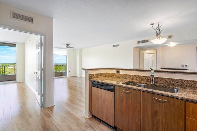 Building Photo - 700 E Boynton Beach Blvd