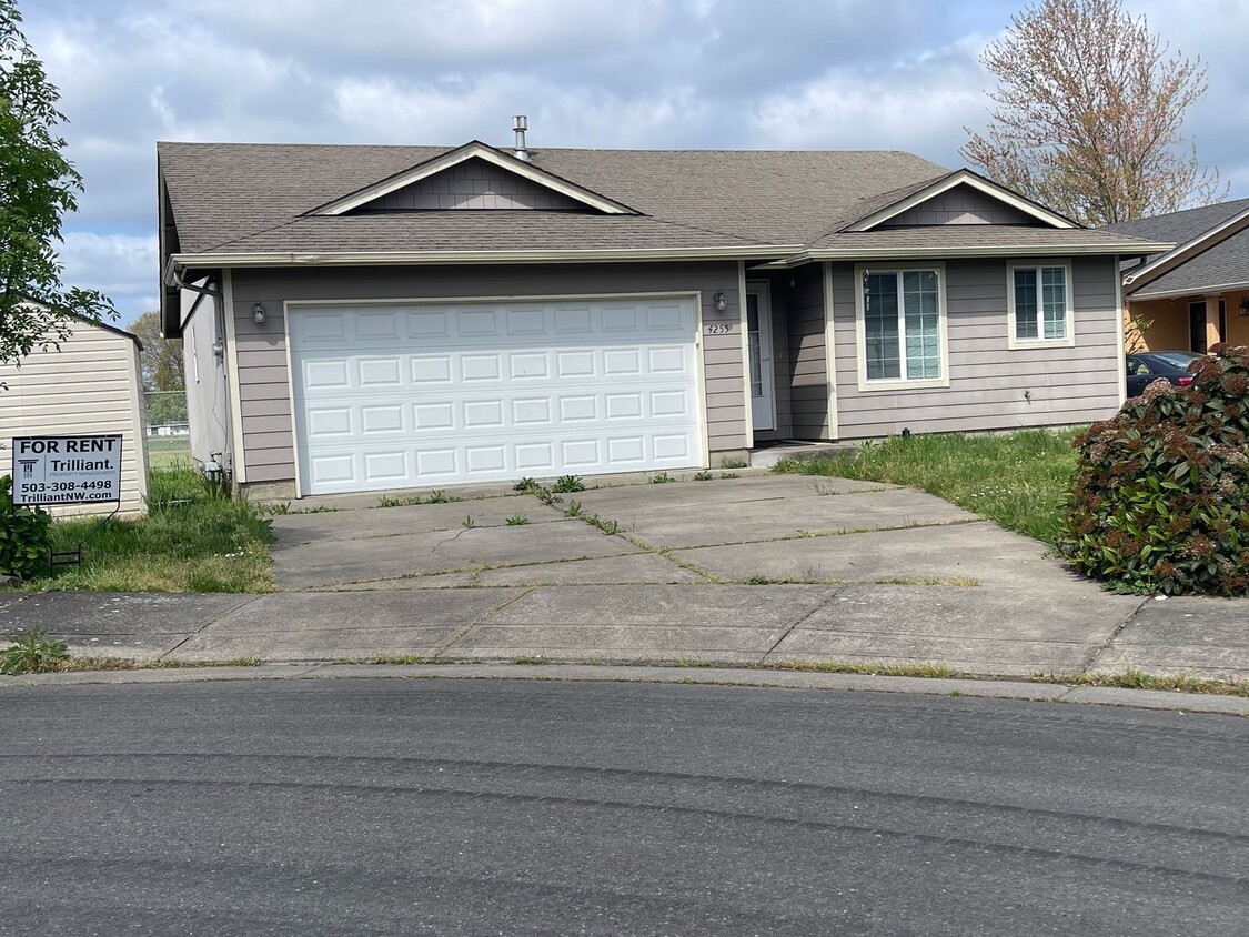 Primary Photo - RENOVATED 3 Bed 2 Bath Home on Dead End St...