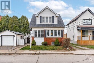 Building Photo - 69 Roxborough Ave