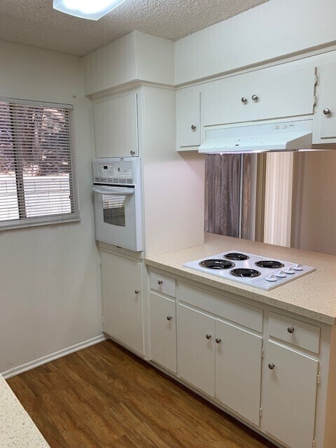 Foto del edificio - BEAUTIFUL 2STORY 2BD 1.5BA TOWNHOME STYLE ...