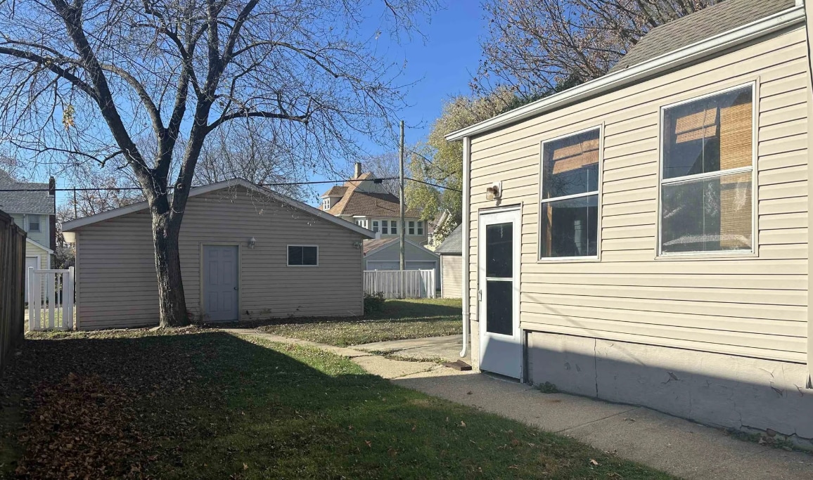 Building Photo - 822 8th St