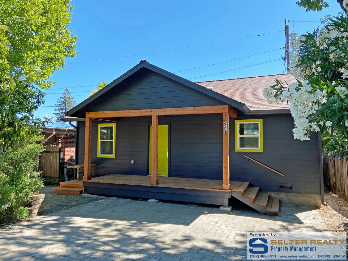 Primary Photo - Recently constructed & fully equipped 2 bd...