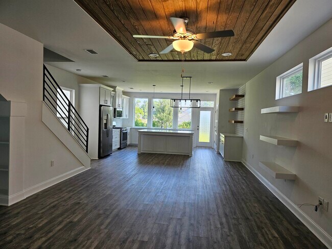 Foto del edificio - 5642 Fletcher Oaks Dr