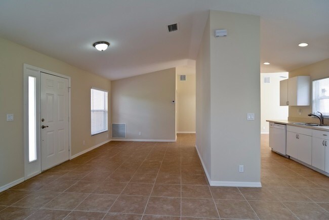 Foto del edificio - 1755 SW Import Dr